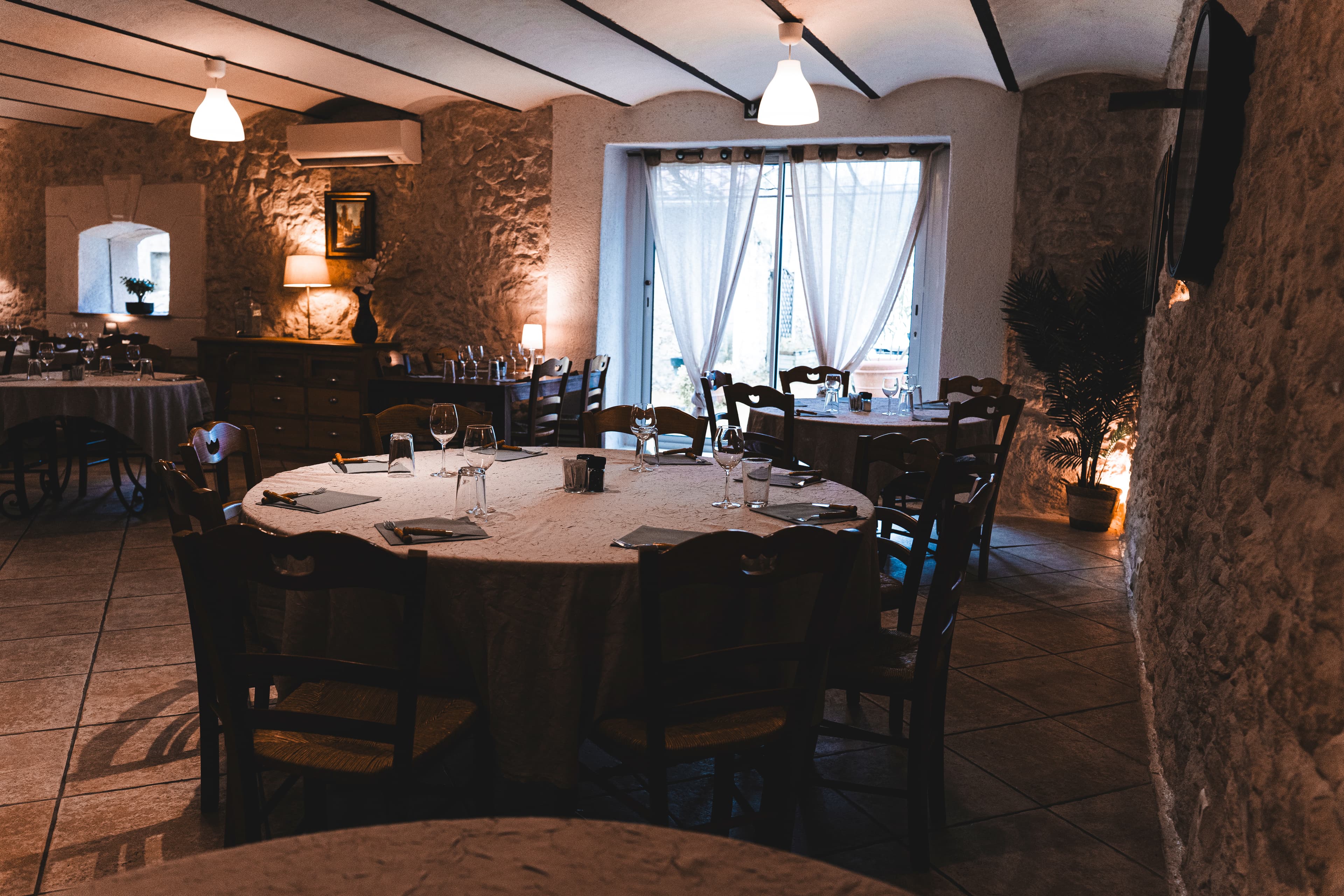 La salle principale de L'Auberge des Savoyants